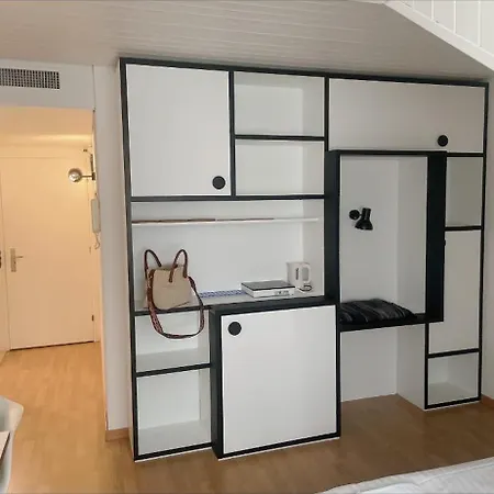 Lindas Am Bellevue *